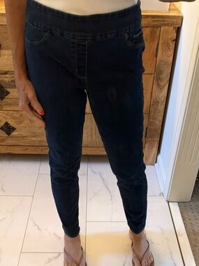 Chico's Dark Indigo Stretch Jeggings pull on style. 1.5 Chicos size (10 regular)